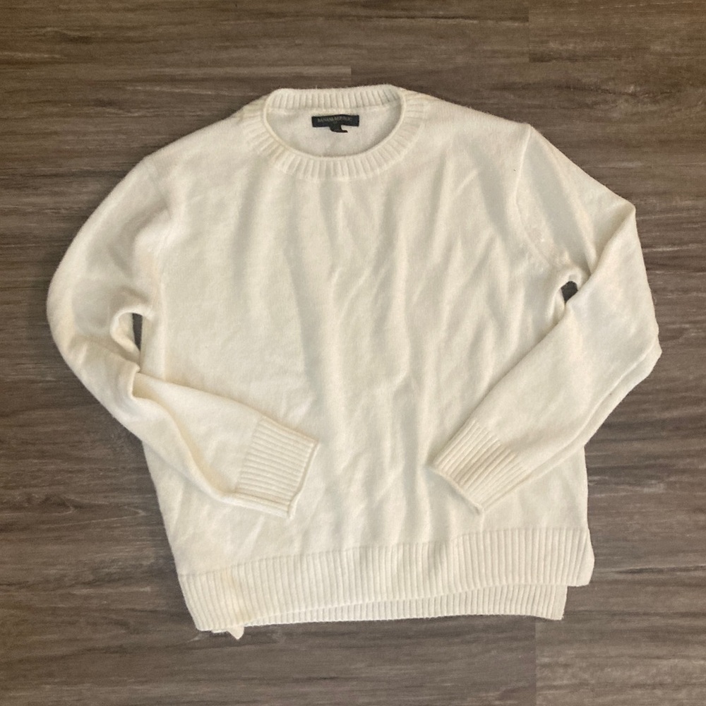 White/Cream Banana Republic Sweater - size XS